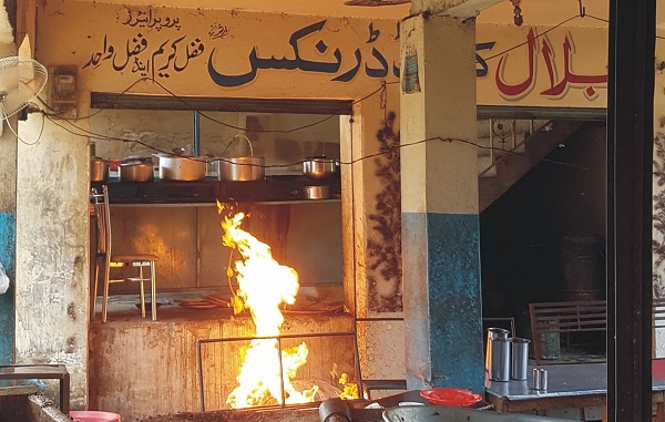 نجی ہوٹل میں سلینڈر دھماکہ سے اگ بھڑک اٹھی