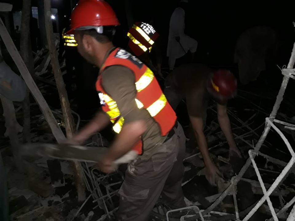 یا اللہ خیر، مسجد کی تیسیر چھت گر گئی، ریسکیو اپریشن شروع