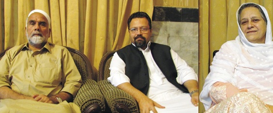 لیگی رہنما مسرت احمد زیب سوات ٹریڈرزفیڈریشن کے صدر عبدالرحیم کو منانے کے لئے پہنچ گئی، شہباز شریف کو کامیاب بنا نے کا عزم