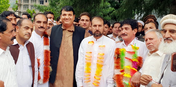 امیر مقام نے پی ٹی ائی کے دو اہم ترین وکٹیں گرادی، این اے اور پی کے 2 میں پی ٹی ائی کو دھچکے