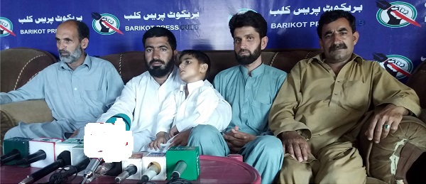 سول ہسپتال بریکوٹ میں بیمار بچے کے باپ پر عملے کا تشدد،پولیس نے باپ بچے کو حوالات میں بند کردیا