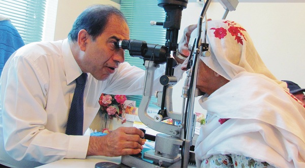 ڈاکٹر ظاہر شاہ کے زیر نگرانی آئی ٹرانسپلانٹ فری میڈیکل کیمپ، امریکن ڈاکٹرز کی شرکت