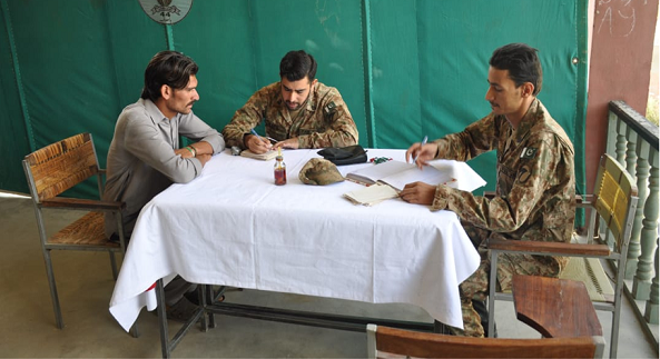 سوات کے سیاحتی گاؤں اتروڑ میں پاک فوج کا فری میڈیکل کیمپ، بارہ سو مریضوں کا معائنہ