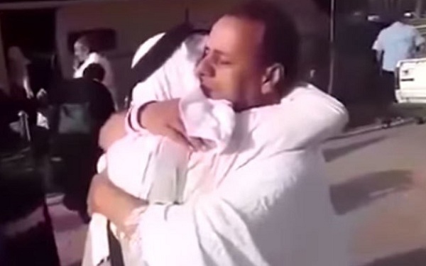 شامی خانہ جنگی میں بچھڑے بھائی حج کے موقع پر 7سال بعد مل گئے،ایک دوسرے کو زندہ دیکھ کر بغلگیر ہوکر رونے لگے‘ویڈیو سوشل میڈیا پر وائرل