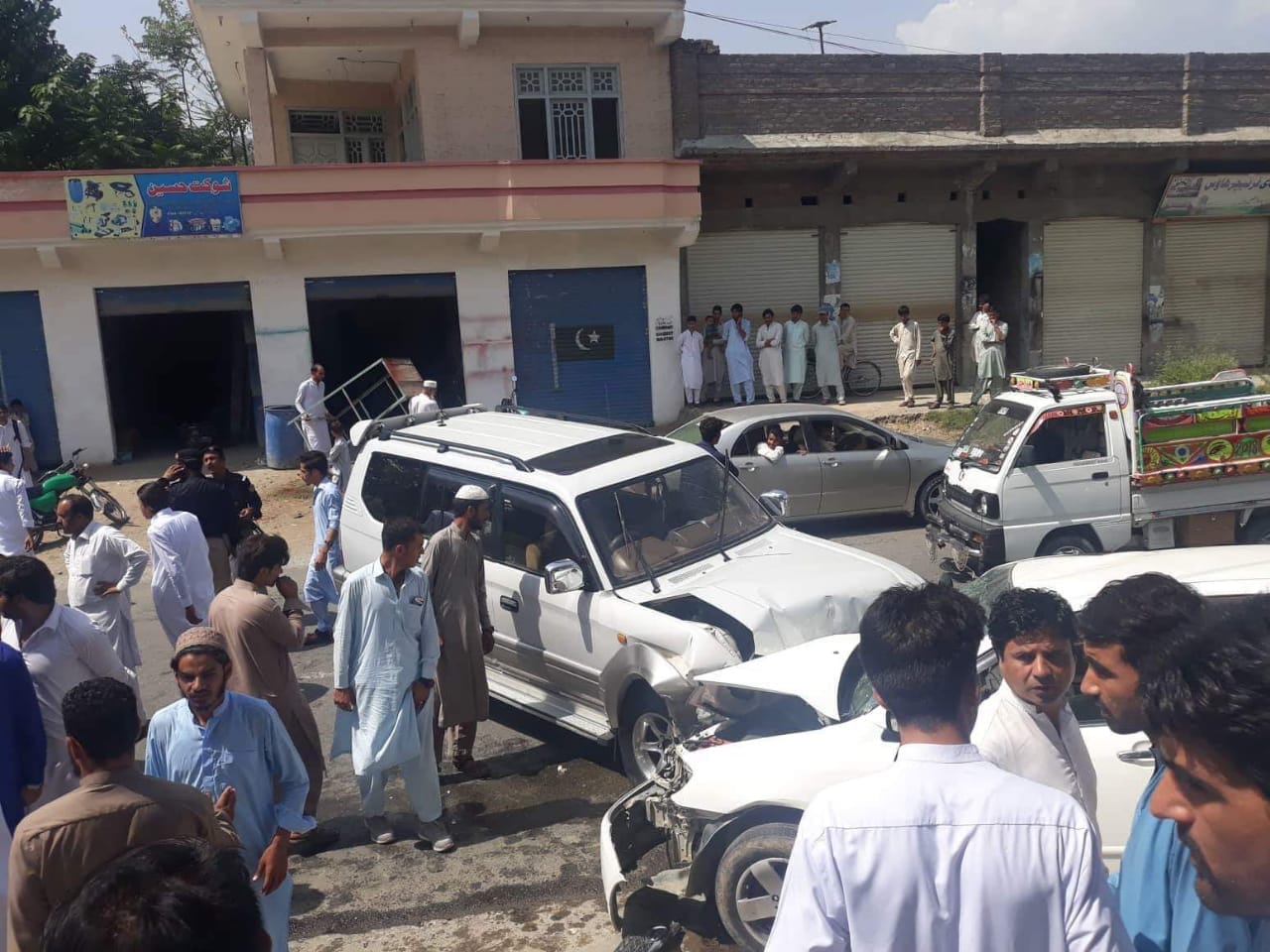 ننگولئی،تیز رفتار موٹرکار اور جیپ آپس میں ٹکراگئے ۔7 مسافر زخمی