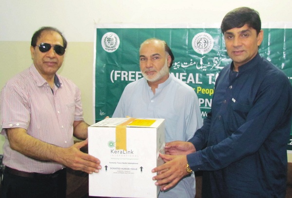 آئی ویلفیئر ہسپتال مینگورہ میں نابینا افراد کے لئے مفت انکھوں کی فراہمی، دس مریض کی بینائی بحال
