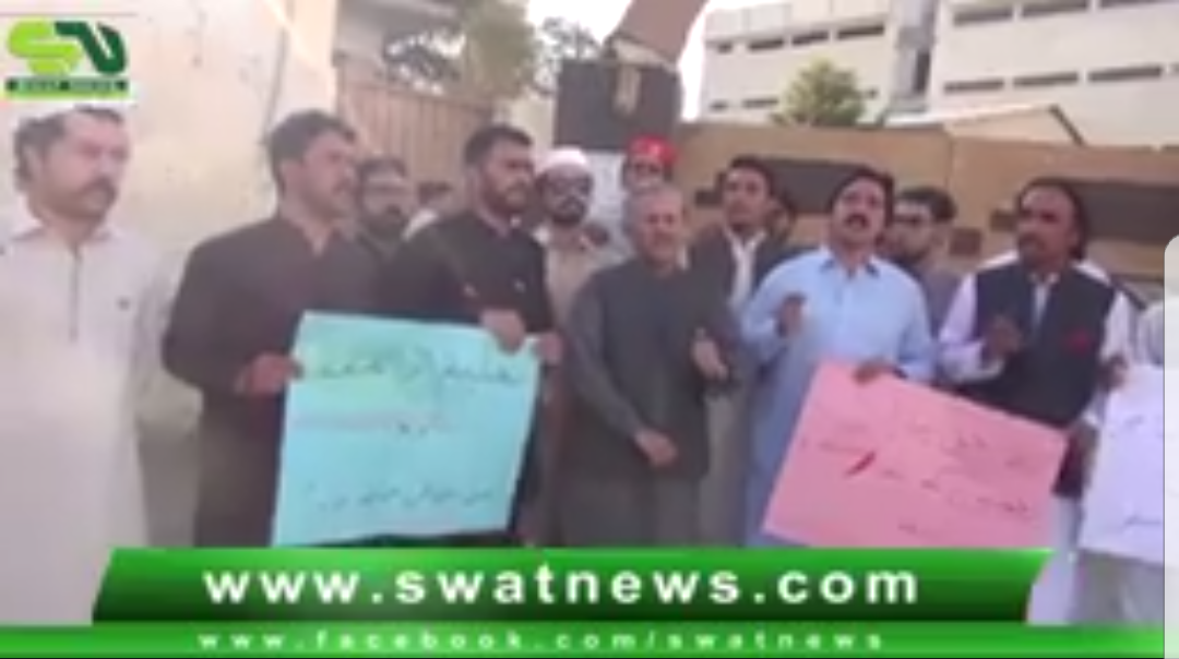 پشاوریونیورسٹی میں طلبہ پر لاٹھی چارچ اور تشدد کیخلاف سوات میں طلبہ تنظیموں کا احتجاجی مظاہرہ