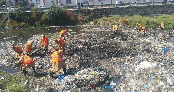 واسا نے مینگورہ خوڑ کی صفائی کاآغاز کردیا، شہر کو صاف رکھنے کا عزم