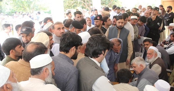 وزیر اعلی محمود خان اپنے ابائی گاوٗں مٹہ آمد، عوام کو مسائل حل کرنے کی یقین دہانی