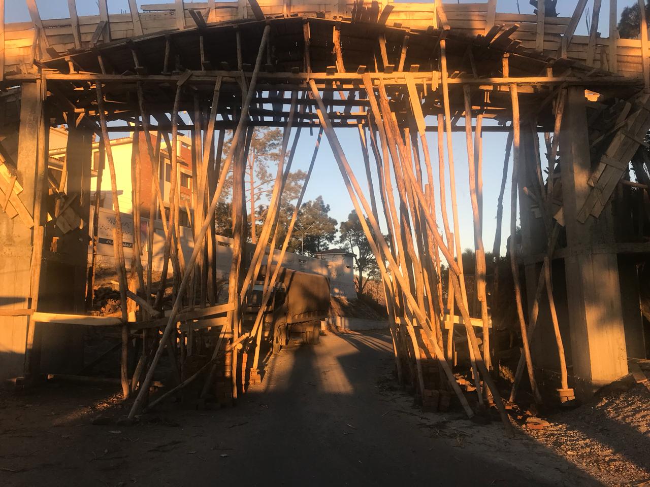 کڑاکڑسڑک ٹریفک کیلئے بند ، کن گاڑیوں پر پابندی ہوگی اور کب تک ؟