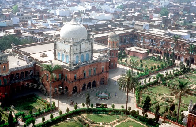 مرد اور خواتین کا اکٹھے یہ کام حرام ہے، علما دیوبند نے فتوی جاری کردیا، سب اسے پڑھ لیں