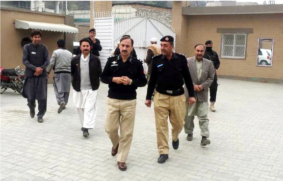 ٖٖڈی پی او سوات کا مختلف پولنگ سٹیشنوں کا دورہ ، سیکورٹی انتظامات پر مطمئن