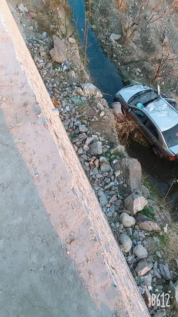 چارباغ، تیزرفتار موٹرکار نہر میں گرنے سے چارافراد زخمی