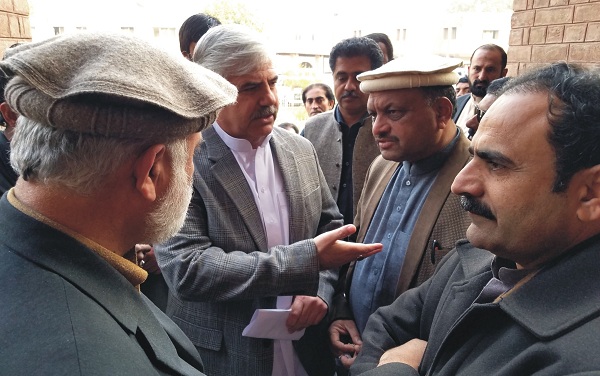 سوات کے سینئرصحافی غفورخان عادل کی وزیراعلیٰ سے ملاقات