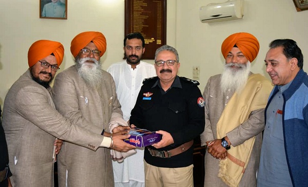 ہندوستان سے ائے سکھ وفد کا ڈی پی او بونیر سے ملاقات