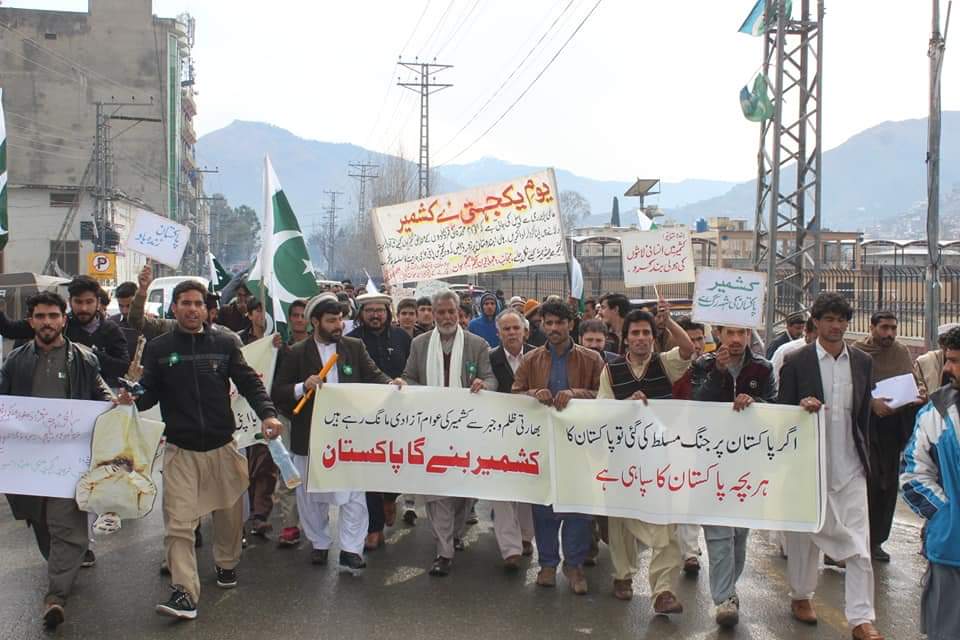 کشمیر بنے گا پاکستان ، سوات میں ریلی ، بھارتی جارحیت کیخلاف نعرہ بازی