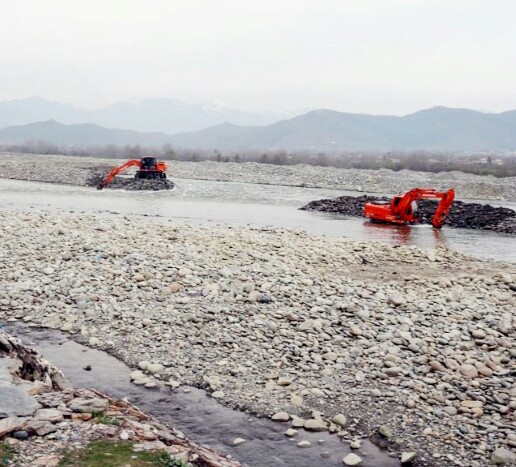 سیلاب کاخطرہ، دریاء سوات کو دو حصوں میں تقسیم کیا جانے لگا