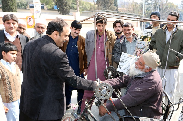 چند برسوں میں غربت کا نام ونشان ختم کردینگے، فضل حکیم کا اعلان