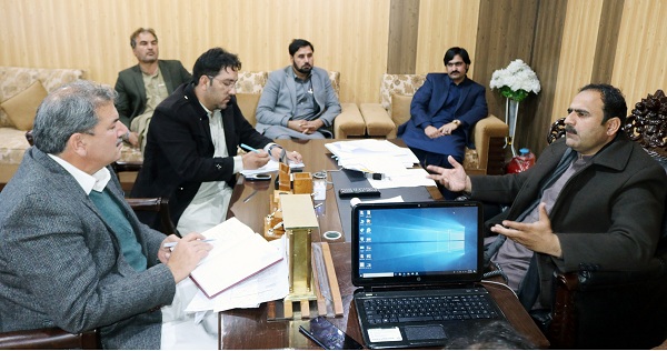 انصاف حکومت میں جو عوام کی عزت کریگا وہ میری عزت کریگا، فضل حکیم کا موقف سامنے اگیا