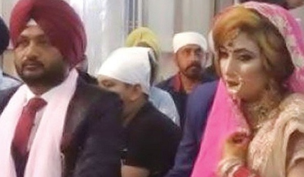 محبت ہو تو ایسی،پاکستانی لڑکی شادی کیلئے بھارت پہنچ گئی