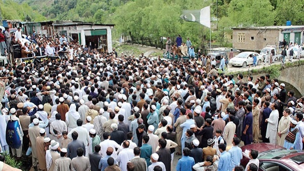 شانگلہ، کانا اجمیر سڑک کی عدم تعمیر کیخلاف اہلیان علاقہ کا احتجاجی مظاہرہ ، حکومت کو 30اپریل تک ڈیڈ لائن