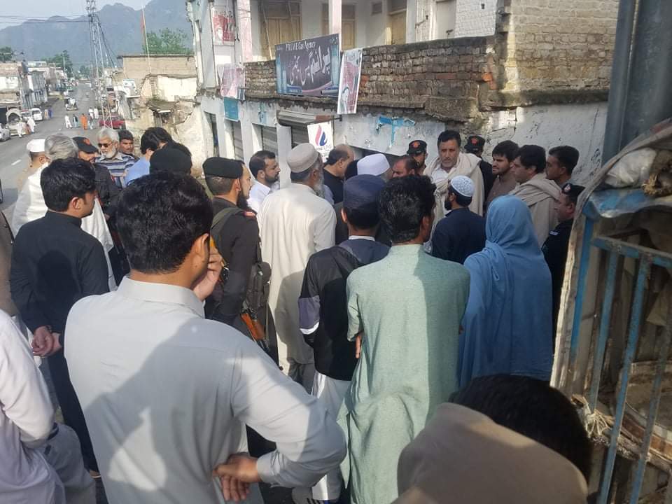 شموزوزرہ خیلہ میں۔پی ٹی ائی اور اے این پی کا راستہ پر تنازعہ