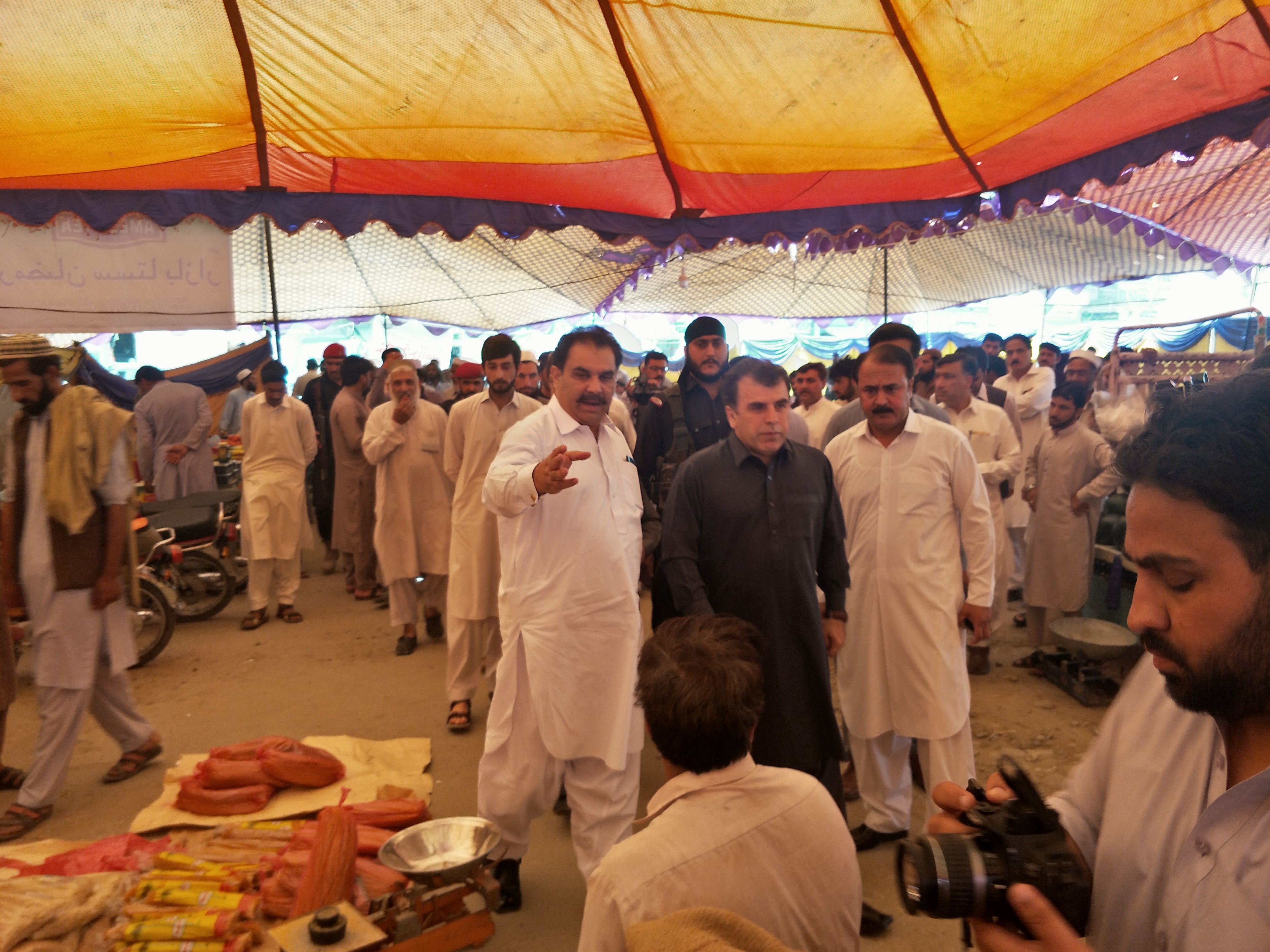 ملاکنڈ ڈویژن میں 25 سستے بازار قائم،منافع خوروں کیخلاف کارروائی ہوگی، کمشنر