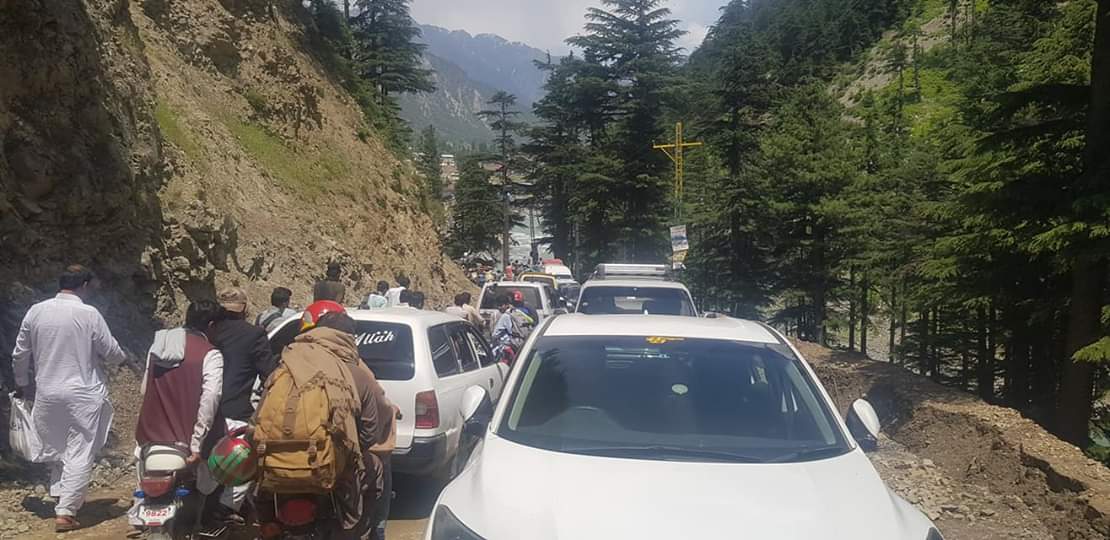 عید کا دوسرا روز ،سوات کے حسین وادیوں میں سیاحوں کی رش ، سڑکیں پھر بند