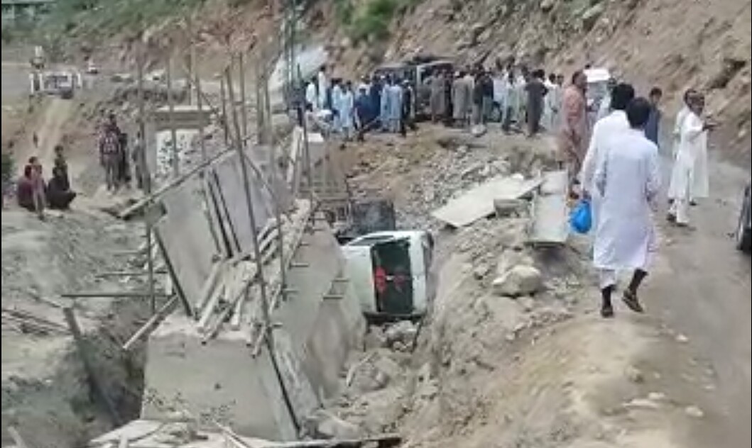 کالام میں آفسوسناک حادثہ ، سیاحوں کی گاڑی کھائی میں گرگئی