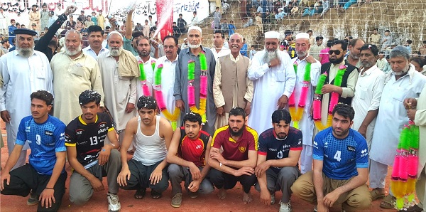 توتانوبانڈئی میں منعقدہ امن والی بال ٹورنامنٹ کے آل پاکستان راونڈ کا افتتاح
