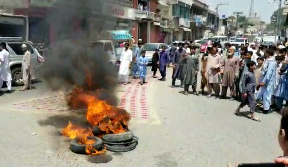 مرادسعید کے گھر کے قریب سڑکیں بلاک، بازاربند، احتجاج کامیاب