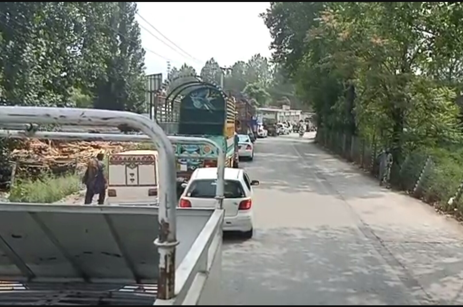 خوازہ خیلہ میں سٹیل پل خراب ہونے سے سیاحوں کو مشکلات کا سامنا