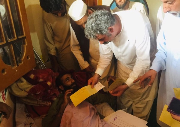 خادم ہو تو ایسا ۔ ۔ ۔ ایم پی اے میاں شرافت علی نے اپنا وعدہ دس دن میں پورا کردیا، 37لاکھ کا امداد دیدیا