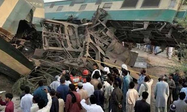 رحیم یار خان؛ مال گاڑی اور اکبر ایکسپریس میں تصادم 17جان بحق 60 زخمی