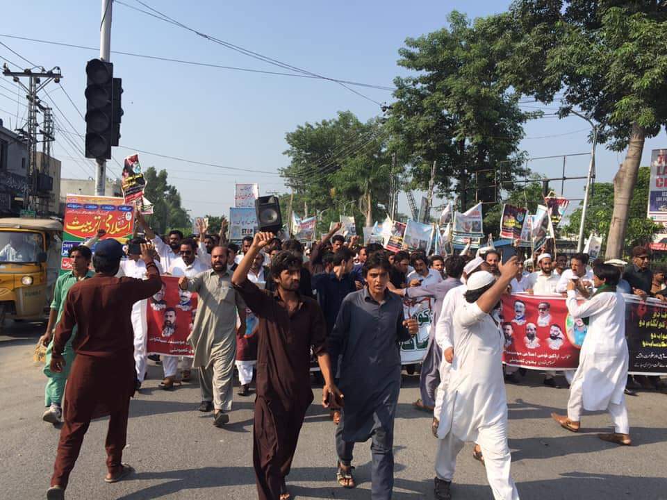 مسکین زادہ قتل ، اہلیان کوہستان کا گجرات میں مظاہرہ