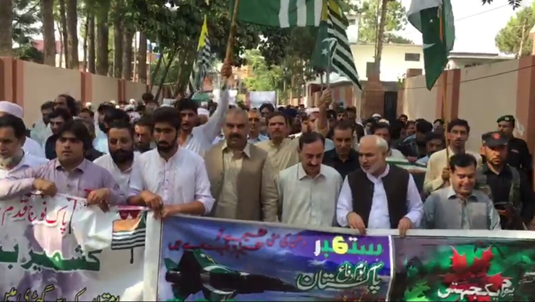 ڈی پی او سوات کا یوم دفاع کے موقع پر یادگارشہداء پرحاضری