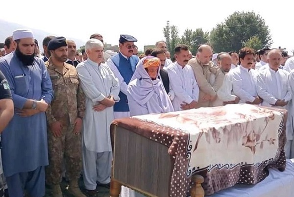 وزیر اعلیٰ محمود خان کی والدہ سپردخاک ، وزرا ممبران اسمبلی کی شرکت