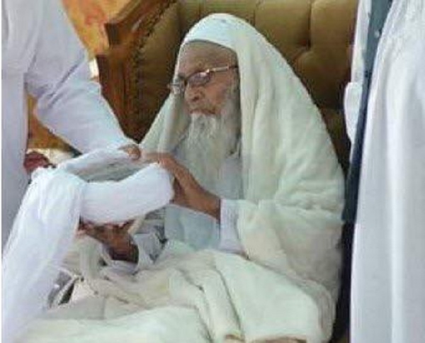 مارکیٹ مدرسہ کے مہتمم مولانا انظر گل باباجی ہزاروں اشکبار انکھوں کے سامنے سپر دخاک