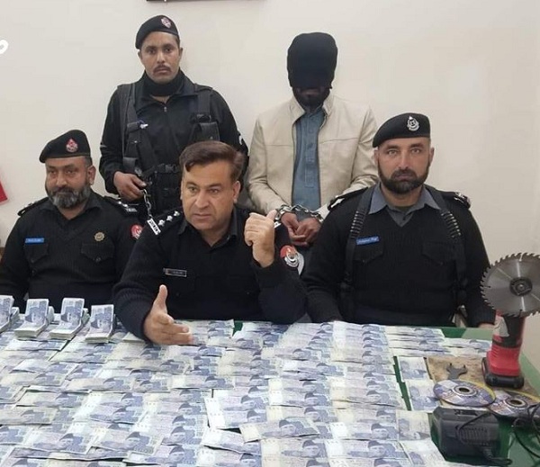 کبل پولیس نے 15 لاکھ چوری کرنیوالے ملزم گرفتار، حیرت انگیز انکشافات سامنے اگئے