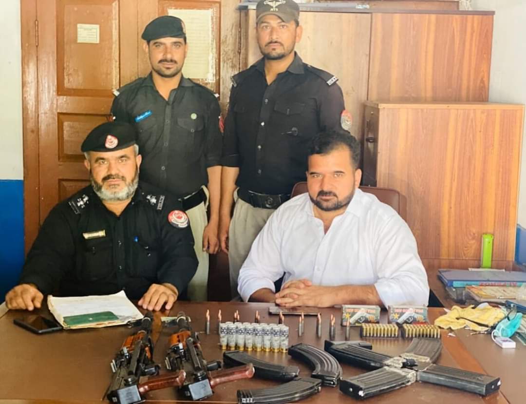 لنڈاکے چک پوسٹ پربھاری اسلحہ موٹر کار سے برامد