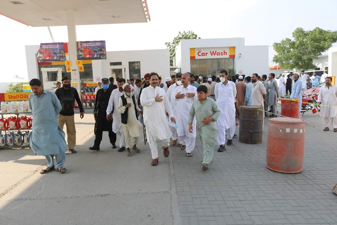 فضل حکیم کا مینگورہ میں پٹرول پمپوں پر چھاپے