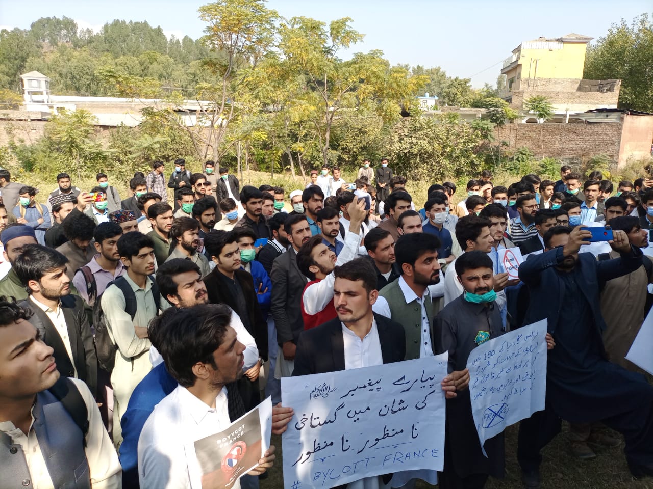 گستاخانہ خاکے، فرانس کیخلاف سوات یونیورسٹی میں مظاہرہ