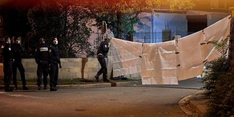 نوجوان نے فرانس میں حضورؐ کا خاکہ کلاس میں دکھانے والے ٹیچر کوقتل کر دیا ‎