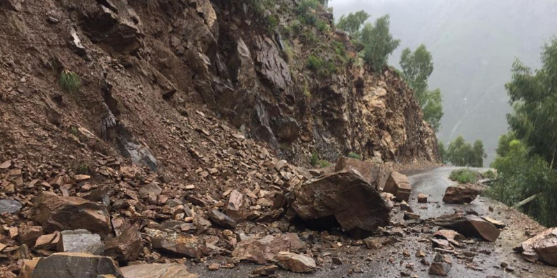 سکردو میں لینڈ سلائیڈنگ کے باعث بس کھائی میں جا گری 16 افراد جاں بحق،بدقسمت مسافرکہاں سے آرہے تھے؟جانئے