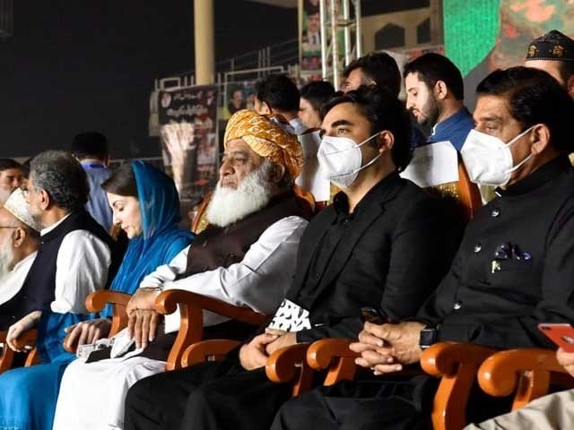 پی ڈی ایم کی اسٹیئرنگ کمیٹی نے لانگ مارچ اور اسمبلیوں سے استعفے دینے سے متعلق سفارشات تیار کر لیں