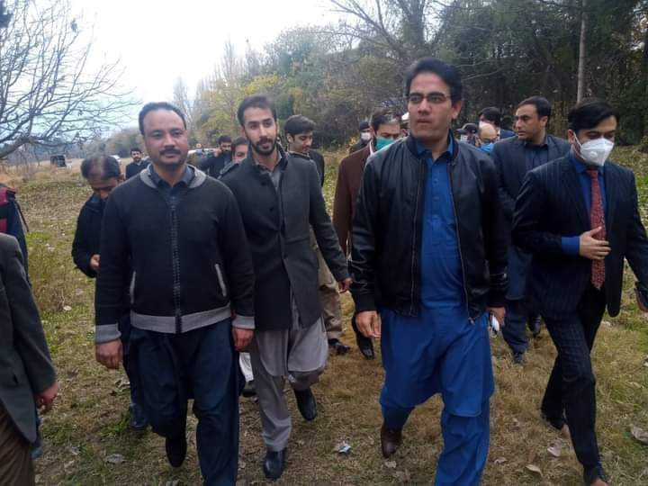سوات، دو بڑے منصوبے مکمل کرنے کیلئے وزیر اطلاعات کا دورہ سوات