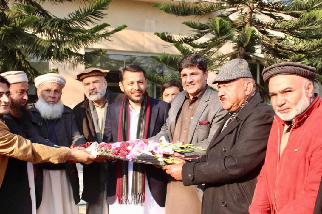 سوات پریس کلب کے تمام نئے منتخب کابینہ کو مبارکباد پیش کرتےہیں، شہزادوقارگجر