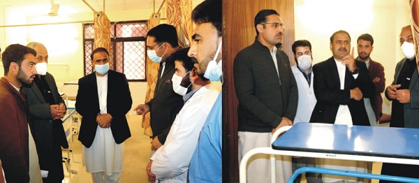 سیدو ٹیچنگ ہسپتال میں ناقص صفائی کی شکایت، ایم پی اے فضل حکیم کا ہسپتال کا اچانک دورہ