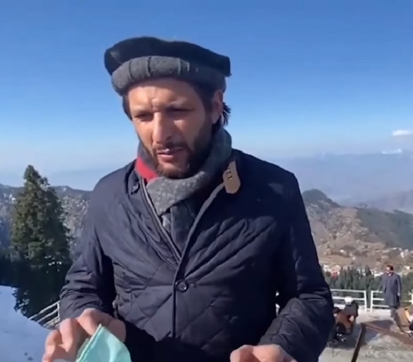 شاہد افریدی مالم جبہ پہنچ گئے ،کرکٹ کھیلتے ویڈیو وائرل