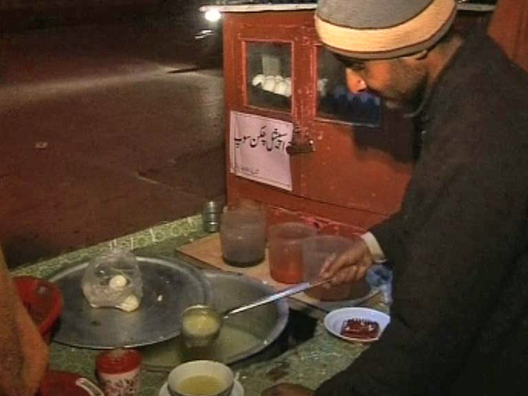 سوات کی سخت سردی مینگورہ شہر میں سوپ کا کاروبار چمک اٹھا